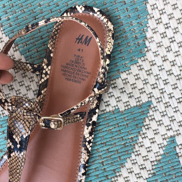 H&M Snakeskin print slippers - Picture 2 of 4